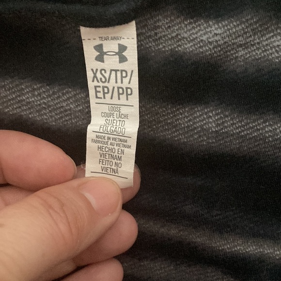 GUC Under Armour Women's XS UA Open Back Loose Fit Sleeveless Black Gray Shirt - Picture 5 of 8